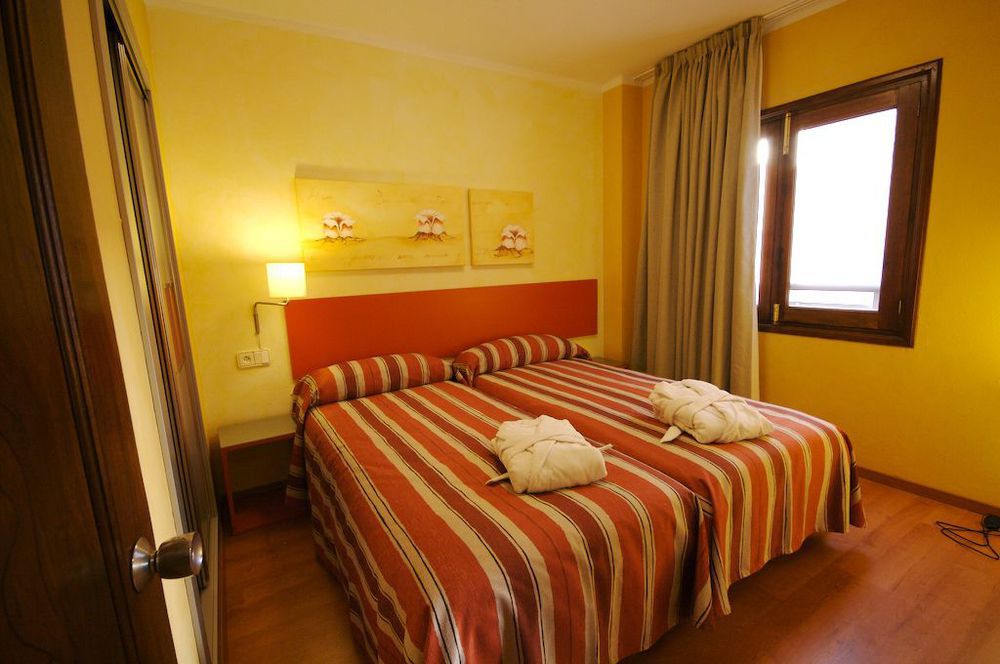 Apartamentos Parot Quality Santa Eularia des Riu Buitenkant foto
