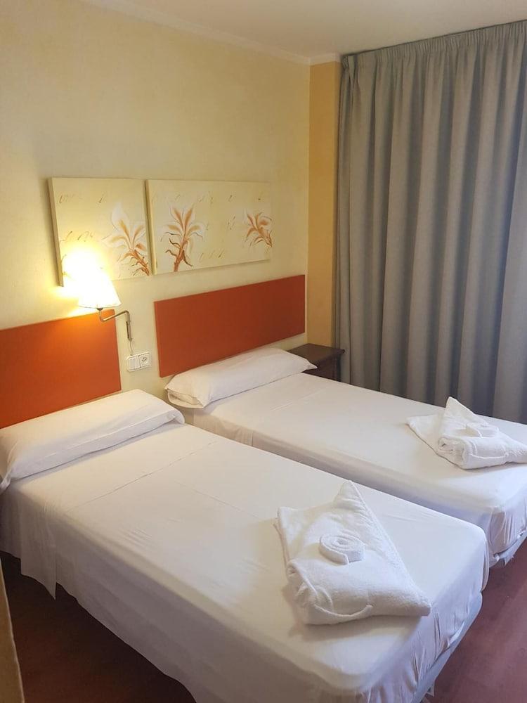 Apartamentos Parot Quality Santa Eularia des Riu Buitenkant foto