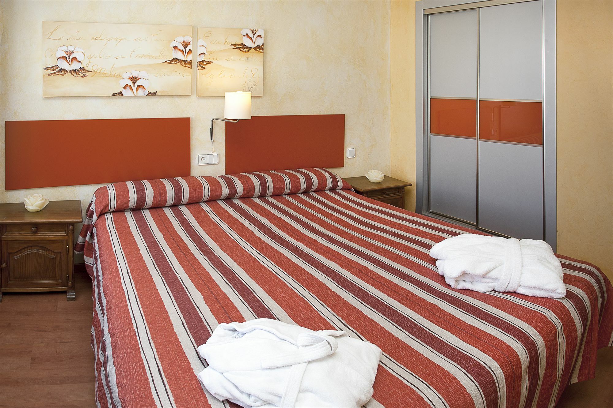 Apartamentos Parot Quality Santa Eularia des Riu Buitenkant foto